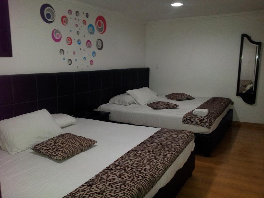 Hotel Santiago Plaza بوغوتا الغرفة الصورة